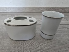 Set aus Zahnbürstenhalter und Zahnputzbecher aus Porzellan mit silber Streifen