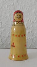 Matroschka. Babuschka! Matrioschka! Russische Holzpuppe! Einzelne Figur. STYLISH