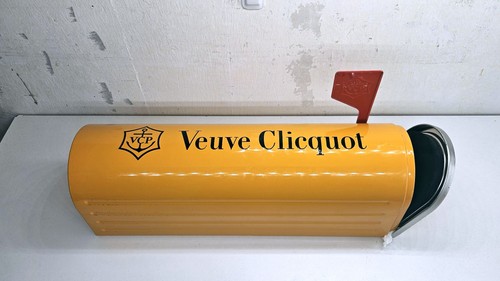 Veuve clicquot briefkasten - clicquot,