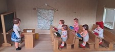 Schulklasse Puppenschule für