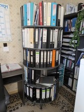 Graues Aktenrondell mit 5 Etagen für megaviele Ordner