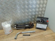 Audi A3 8P 8P1 VW Golf 5 Bordwerkzeug Wagenheber Radschlüssel Kompressor Set