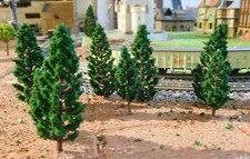 10 dunkelgrüne Tannen, Nadelbäume, 48 und 68 mm hoch, für den Landschaftsbau