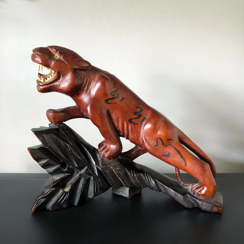 Asiatische tigerfigur aus holz - asiatische,