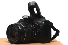 Canon EOS 550D 18 MP FULL HD DSLR mit Canon EF 28-80mm II Objektiv und Zub