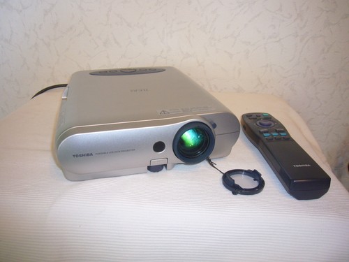 Toshiba tlp lcd beamer - tlp-b2,