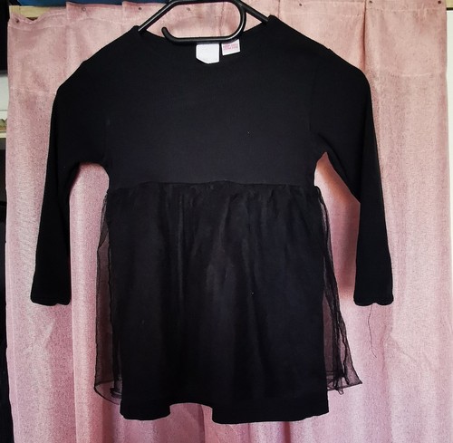 Schwarzes kleid mit - schwarzes,