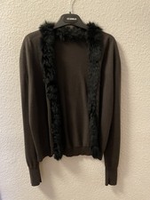 Strickjacke, auberginefarben mit schwarzem Fellbesatz, Größe S, Marke St. Emile
