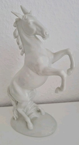 Porzellan steigendes pferd - *,