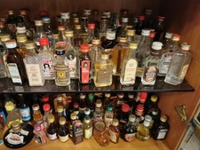 Verkaufe Mimi Schnaps Flaschen / Schnaps Sammlung / 500Stk Ca / Schrank Inkl.
