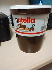 Leeres 3-kg-Kunststoffglas der Marke NUTELLA.