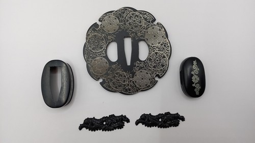 Tsuba kashira menuki und - tsuba,kashira,menuki,