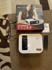 Beamer Full HD 1920 x 1080 LED