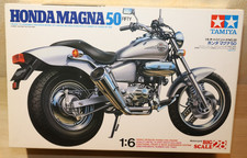 Tamiya 16028  Honda Magna 50
