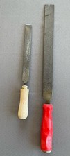 2 Stück alte gebrauchte Werkstatt Feilen Flachfeile Kunstoff - und Holz - Griff