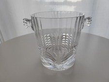 Eiswürfelbehälter aus