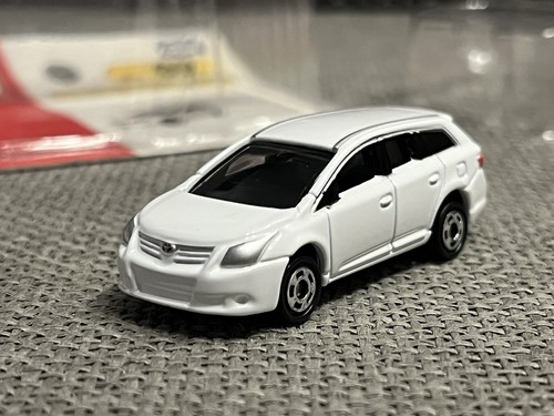 Tomica toyota avensis - toyota, kombi