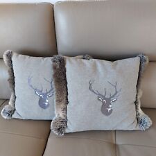 Steen Design 2x Edles besticktes Chalet Kissen in grau, Hirsch Stickerei Webpelz