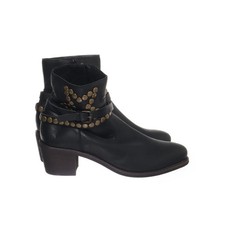 Di Lauro, Stiefeletten