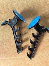 Zwei Angelrutenhalter mit Saugnäpfen