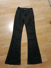 Schwarze Jeans. Mit Schlag. Gr. M. Neu