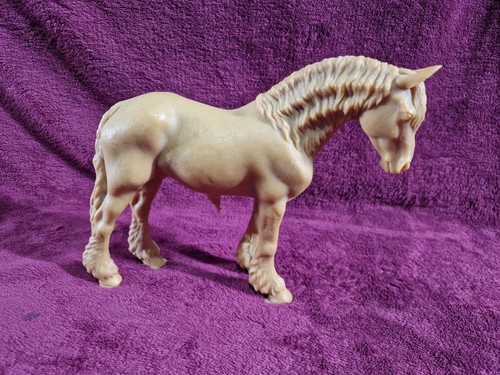 North light horse - light,