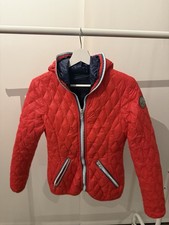 Schöne rote Daunenjacke von
