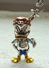 Anhänger/Figur mit Kette Donald Duck Ente mit Pistole Dagobert S925 -Neu
