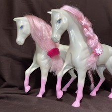 2 Pferde Set Paket Für Barbie Steffi Und Co. Rosa Weiß Grau Mit Glitzer Fantasie