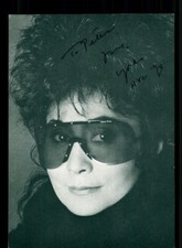 Yoko Ono Beatles Frau von John Lennon Autogrammkarte Original Sign. # BC 213684