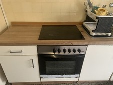 Küche mit Ceranfeld und Spüle (Backofen defekt)