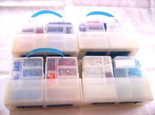 Aufbewahrungsbehälter mit 4 Sortierboxen für Bastelperlen