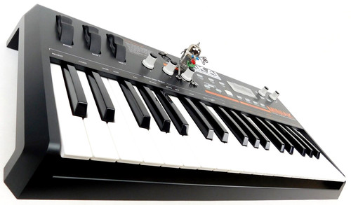 Akai miniak synthesizer - akai,