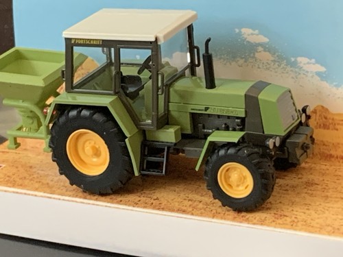 Busch traktor 323 - zt,