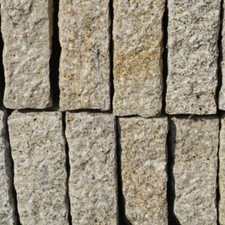 Naturstein Palisade Granit gelb gespalten und gespitzt ca.25x20x8cm