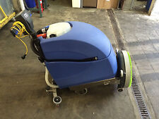 Numatic TTB4045 Vorführ-AKKU-Scheuersaugmaschine Reinigungsmaschine + Bürste