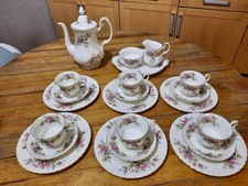 Royal Albert „Moss Rose“