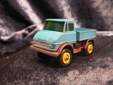 UNIMOG, Blau Rot, gelbe Felgen / schwarze Reifen MATCHBOX 1 - 75: Nr. 49, um1970
