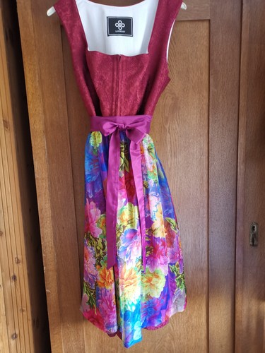 Dirndl dunkelrot mit