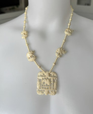 Alte geschnitzte Kette aus