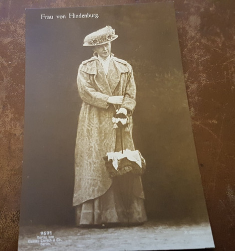 Frau von hindenburg - -,