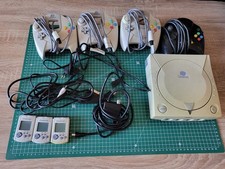 SEGA Dreamcast Konsole HKT-3030 mit 4 Controllern 3VMU Tastatur  und Spielen