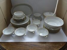 Hutschenreuther Noblesse Speiseservice Weiß mit Goldrand 28 Teile