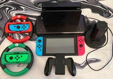 Nintendo Switch Konsole – Neon Rot/Blau, mit Dock, Joy-Con  Zubehörpaket