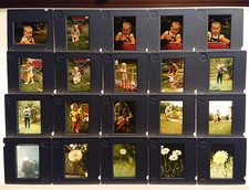 20 alte Dias Farbdias Kinderwagen Kind Laufstall Korbstuhl Blumen Natur DDR 80er