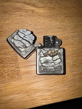 Original Zippo Golden Lizard Eidechse Trick J 02  Benzinfeuerzeug 