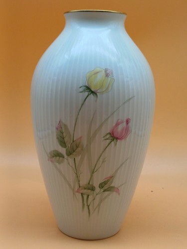 Vase mit rosenmotiv - vase,