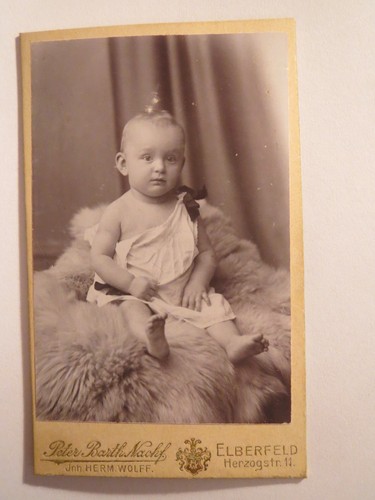 Elberfeld sitting baby - baby,