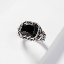 Ein wunderschöner ring - ring, mit