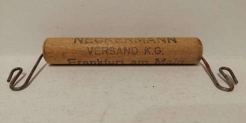 Alter paketträger aus holz - paketträger,
